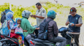Pemkot bersama Bapeda Jatim melakukan razia gabungan terhadap kendaraan yang pajak kendaraanya mati. (Foto: Dok Diskominfo Surabaya)