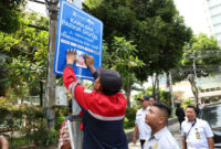 Mengantisipasi juru parkir (jukir) liar, Dinas Perhubungan Surabaya memasang foto jukir resmi di rambu jukir. (Foto: Dishub Surabaya)