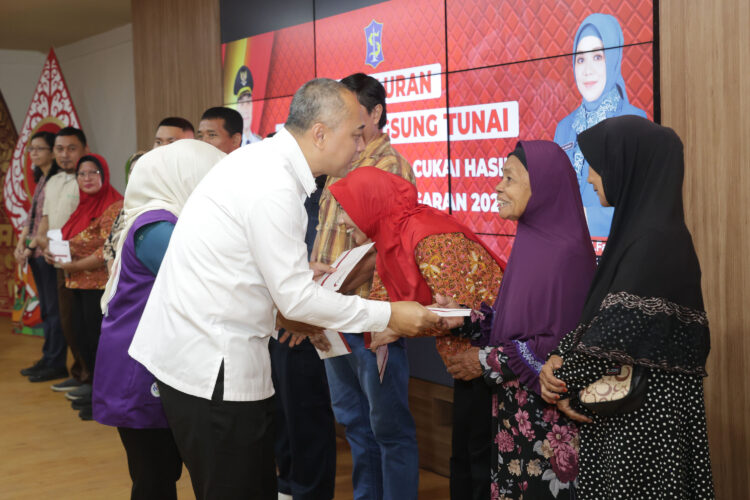 Sebanyak 3.850 Warga Surabaya Terima BLT Dana Cukai Rokok. (Foto Diskominfo Surabaya)