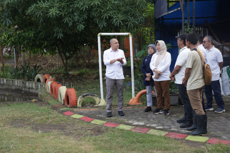 Eri Temukan Wahana Rusak, Romokalisari Akan Ditata Ulang. (Foto: Diskominfo)