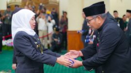 Khofifah Minta Pejabat Baru Percepat Layanan Publik Berbasis Digital. (Foto: dok Humas Pemprov Jatim)
