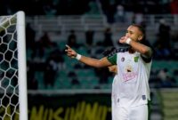 Gol tunggal Yuran Fernandes memastikan tiket semifinal Persebaya di Piala Presiden. (Foro: dok Perserbaya.id)