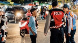 Jukir liar diamankan petugas saat melakukan sidak di kawasan Manukan Tama. (Foto: dok Satgas Anti Premanisme)