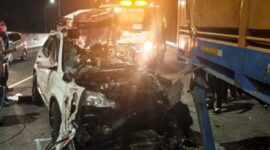 Bagian depan CRV ringsek usai hantam truk di Tol Pandaan-Malang yang mengakibatkan 5 orang tewas. (Foto: dok Ditlantas Polda Jatim)