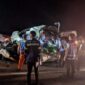 Bagiain depan Hiace hancur usai seruduk truk yang mengakibatkan penumpang 3 tewas dan 5 luka di tol Pandaan-Malang. (Foto: dok Satlantas Polres Malang)