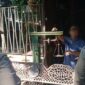 Satpol PP Amankan Kursi Besi Berlogo Pemkot. (Foto: dok Satpol PP Surabaya)