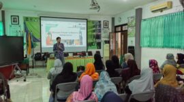 Putra Perdana, Dosen UPN Veteran Jatim saat memberikan materinya/dok.bicarasurabaya.com