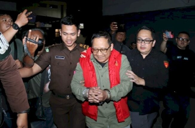Dirut Kebun Binatang Surabaya Jadi Tersangka Korupsi Dana Operasional. (Foto: Istimewa)