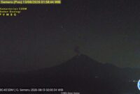 Tangkapan layar PVMBG ketika Gunung Semeru terjadi tiga kali letusan disertai dengan suara gemuruh pada Kamis dinihari. (Foto: dok PVMBG)