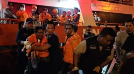Lokasi evakuasi korban selamat dibeberapa lokasi salah satunya di Gapura Surya Surabaya. 111 korban selamat dan 2 meninggal sudah tiba di Gaupra Surya Surabaya, Senin (3/8) dini hari. (Foto : Istimewa)