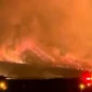 Amuk si jago merah di Bromo saat malam hari. (Foto: dok TNBTS)