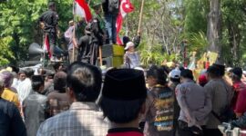 Jukir Surabaya Tuntut Parkir Digital Transparan dan Bagi Hasil 70%. 