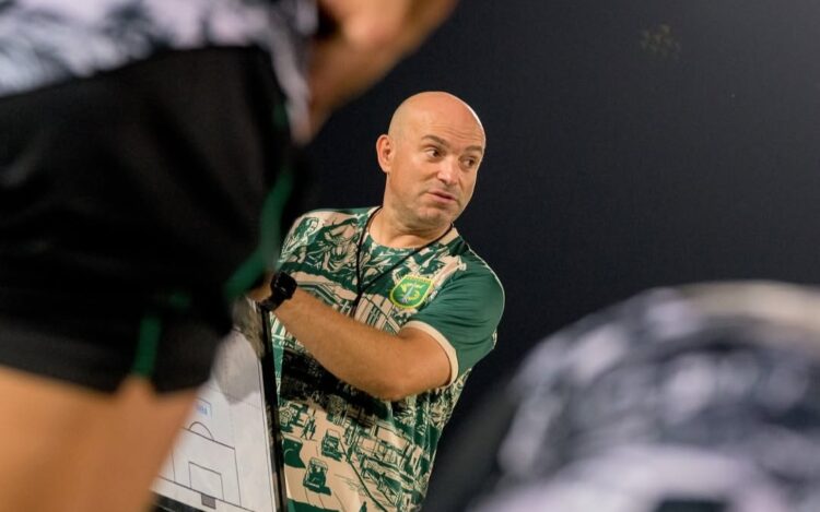 Tavares pastikan tim Persebaya siap dan solid hadapi Arema jelang BRI Super League hadapi Bhayangkara Lampung Presisi. (Foto: persebaya.id)