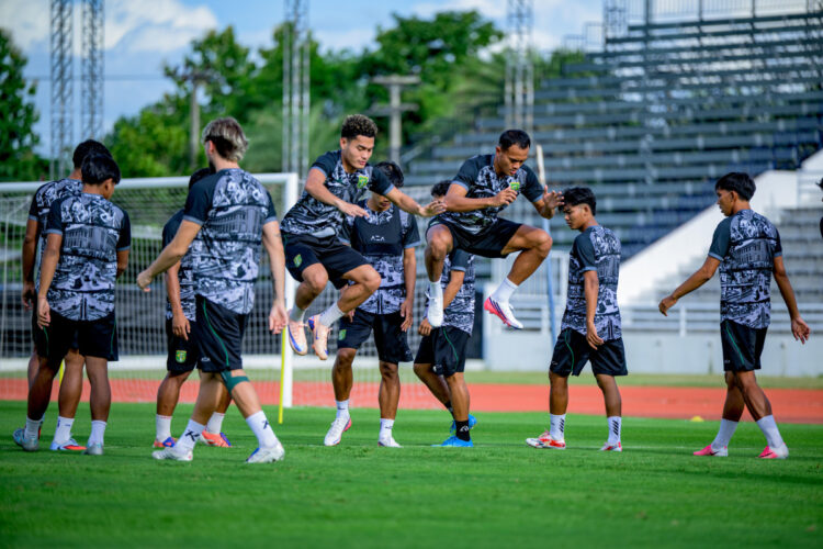 Pemain Persebaya saat menjalani training camp (TC) di Tailan. (Foto: persebaya.id)