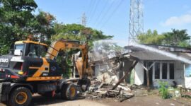 Pemkot Surabaya akan menambah lahan 1.800 Meter persegi TPU Keputih dengan mulai mentertibkan bangunan liar didalamnya. (Foto: dok Diskominfo Surabaya)
