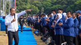 Eri Cahyadi Minta Mahasiswa ITS Tak Cuma Jago Teknologi. (Foto: Diskominfo Surabaya)