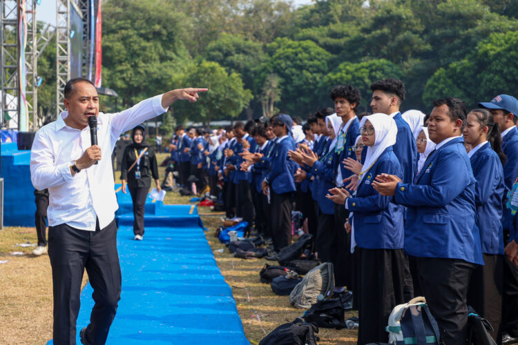 Eri Cahyadi Minta Mahasiswa ITS Tak Cuma Jago Teknologi. (Foto: Diskominfo Surabaya)