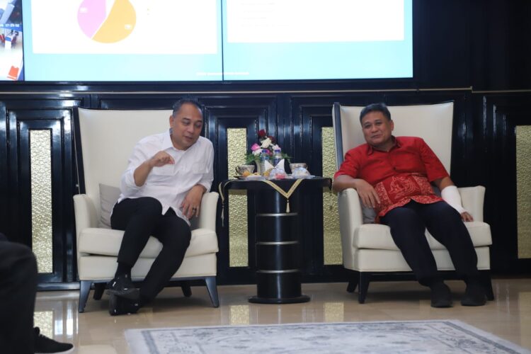 Eri Dorong PAM Gandeng Investor, Air Bersih Harus Merata. (Foto: dok Diskominfo Surabaya)
