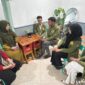 Mahasiswa saat berdiskusi dengan pemilik kedai/dok.bicarasurabaya.com