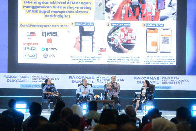 Wali Kota Surabaya Eri Cahyadi saat memberikan paparan dalam forum nasional/dok.Diskominfo Surabaya