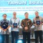 Wali Kota Surabaya Eri Cahyadi saat menerima penghargaan/dok.Diskominfo Surabaya