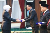 Foto: Pelantikan pengurus baru BAZNAS Jatim dilakukan Gubernur Khofifah di Gedung Negara Grahadi. (Foto: Humas Pemprov Jatim)
