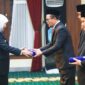 Foto: Pelantikan pengurus baru BAZNAS Jatim dilakukan Gubernur Khofifah di Gedung Negara Grahadi. (Foto: Humas Pemprov Jatim)