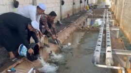 Peresmian kolam ikan yang ditandai dengan pelepasan benih ikan di Pondok Pesantren Nurul Iman Probolinggo/dok.bicarasurabaya.com