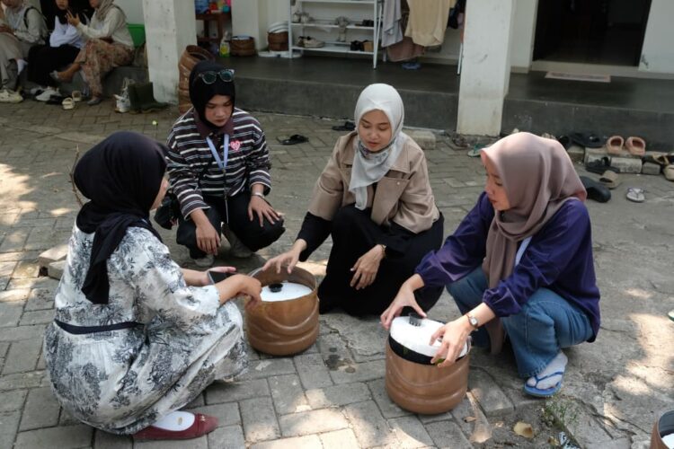 Hidroponik yang dibuat oleh para mahasiswi/dok.bicarasurabaya.com