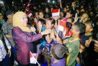 Khofifah Temui Anak Korban Gempa Flores: Tetap Semangat Kejar Cita-cita. (Foto: dok Adpim Pemprov Jatim)