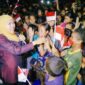 Khofifah Temui Anak Korban Gempa Flores: Tetap Semangat Kejar Cita-cita. (Foto: dok Adpim Pemprov Jatim)
