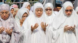 Gubernur Khofifah ajak Imam Masjid se-Jatim melaksanakan salat Istisqa karena musim kemarau diprediksi panjang hingga tahun 2027. (Foto: Humas Pemprov jatim)