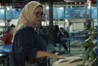 Kepala Dinkopumdag Surabaya Mia Santi Dewi mengecek kebersihan sarpras SWK Bratang Biinangun. (Foto: dok Diskominfo Surabaya)
