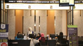 Ilustrasi pelayanan Disdukcapil Surabaya (Foto: dok bicarasurabaya.com)