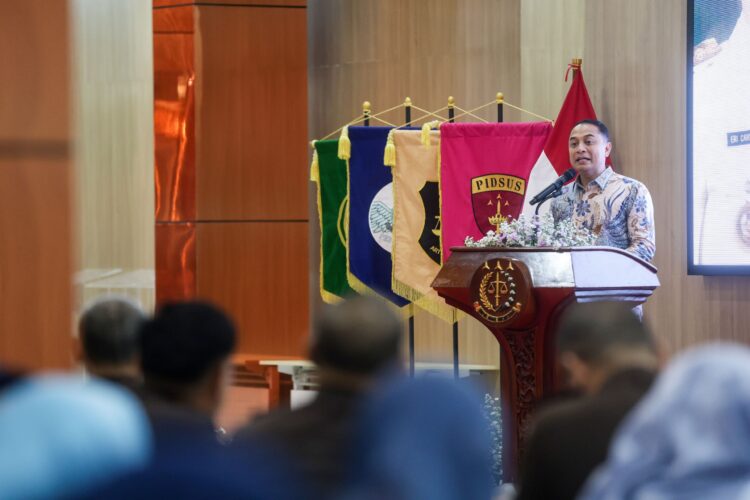 Wali Kota Eri Cahyadi saat memberikan sambutannya dalam pengembalian aset/dok.Diskominfo Surabaya