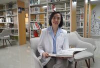 dr. Venny Singgih, Sp.P., dosen Fakultas Kedokteran UK Petra yang membahas mengenai bahaya material abu vulkanik bagi paru-paru. (Foto: dok Humas UK Petra)