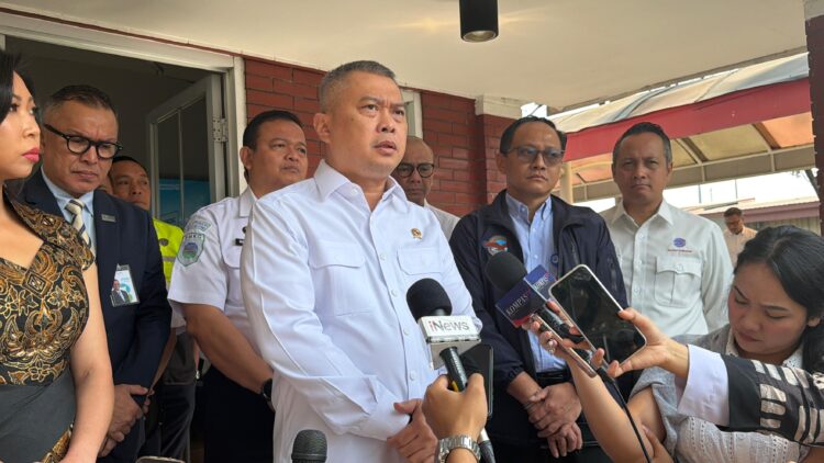 Menhub Dudy saat meninjau kondisi Bandara Internasioonal Soekarno Hatta (Foto: dok kemenhub)