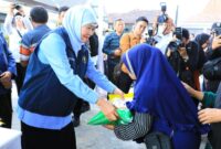 Pasar Murah Khofifah di Pacitan, Beras SPHP Dijual Rp 11 Ribu per Kg. (Foto: Humas Pemprov Jatim)