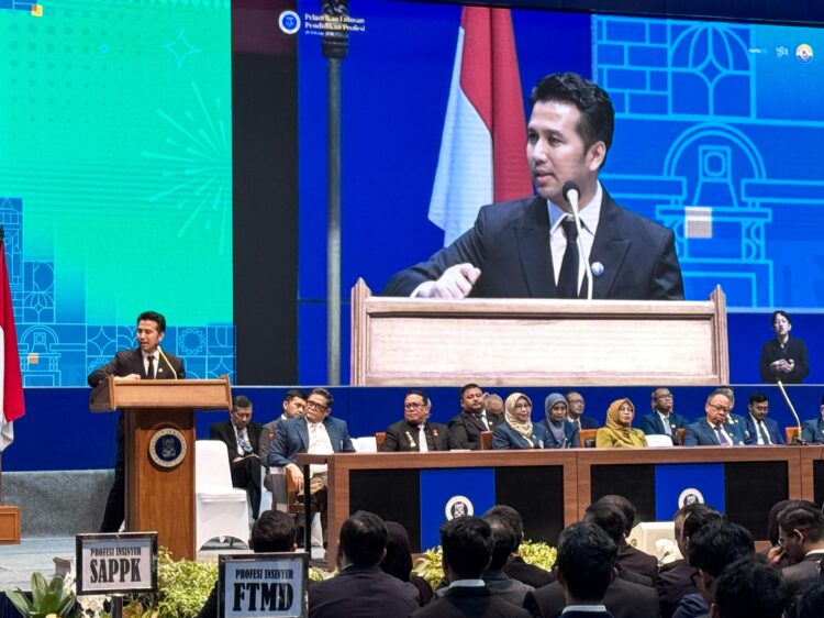 Wagub Jatim Emil Dardak Jadi Lulusan Terbaik Program Insinyur ITB. (Foto: Humas Pemprov Jatim)