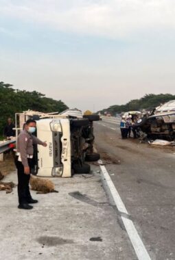 Kecelakaan 3 Truk di Tol Ngawi-Solo, 1 Tewas dan 4 Luka