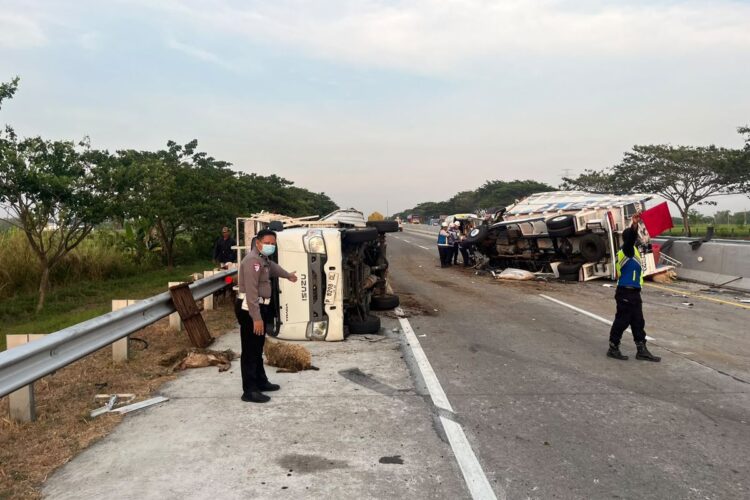 Kondisi kecelakaan pasca alami kecelakaan di Tol Ngawi-Solo. (Foto: Gakum Polres Ngawi/Ist)