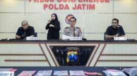 Polda Jatim Bongkar Komplotan Ganjal ATM, 5 Tersangka Ditangkap. (Foto: Istimewa)