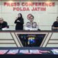 Polda Jatim Bongkar Komplotan Ganjal ATM, 5 Tersangka Ditangkap. (Foto: Istimewa)