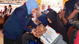 Bansos Rp9,87 Miliar Disalurkan ke Warga Magetan. (Foto: Humas Pemprov Jatim)