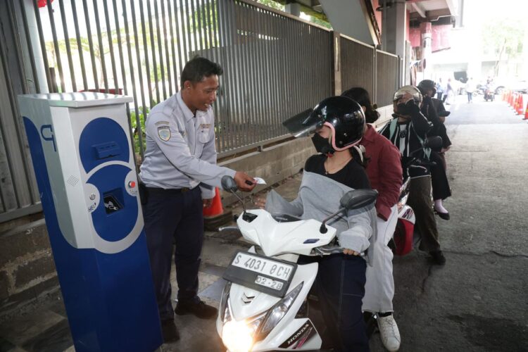 Parkir dital hasil dari laporan di hotline "Lapor Cak Eri"/dok. Diskominfo Surabaya