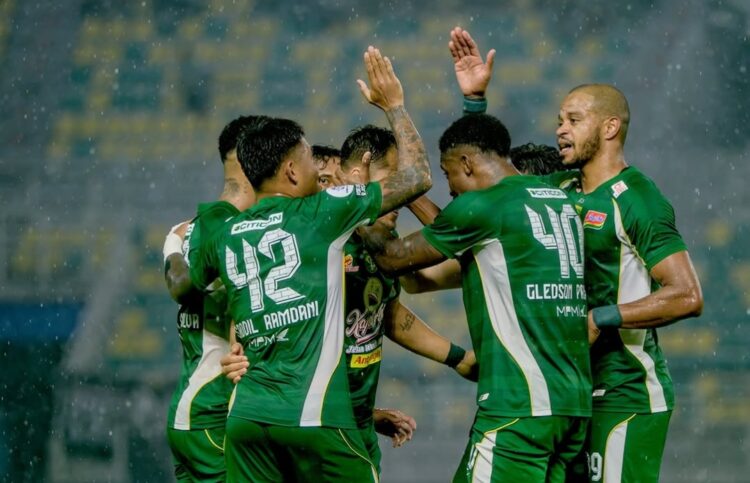 Persebaya Vs Madura United 3-1, Dua Gol di Injury Time Jadi Penentu. (Foto: @officialpersebaya)