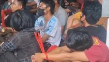 Belasan orang diduga bandar dan pengedar narkoba di Jl Kunti diamankan petugas gabungan. (Foto: Ist)