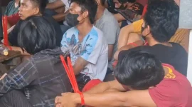 Belasan orang diduga bandar dan pengedar narkoba di Jl Kunti diamankan petugas gabungan. (Foto: Ist)